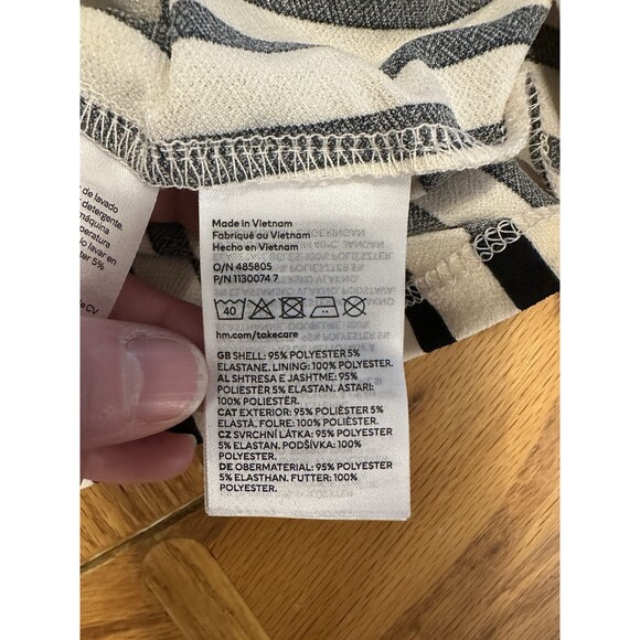 H&M Black and Off White Striped Casual Lightweight Camisole Tank Top Size Small - Picture 6 of 6